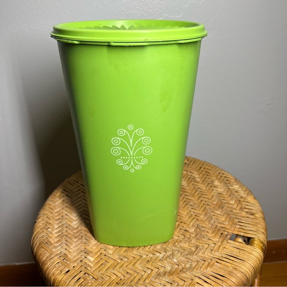 Tupperware Vintage Storage Canister – Retro Lime Green Tall Pasta/Bread Bin - Picture 1 of 8
